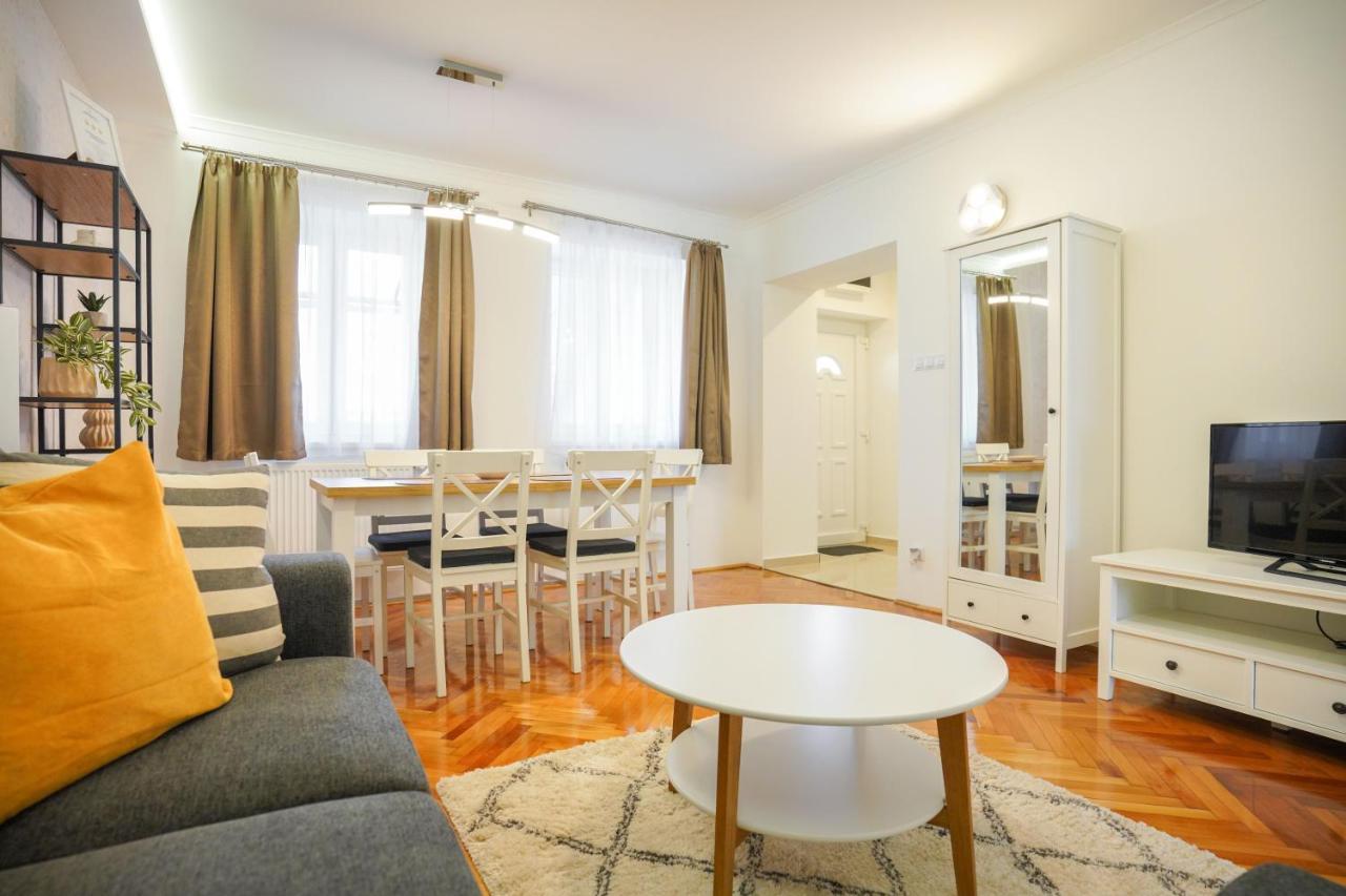 Piroska Bartokteri Apartman 02 เอ็กเกอร์ ภายนอก รูปภาพ