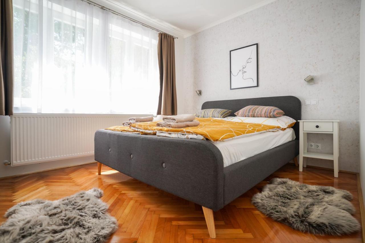Piroska Bartokteri Apartman 02 เอ็กเกอร์ ภายนอก รูปภาพ