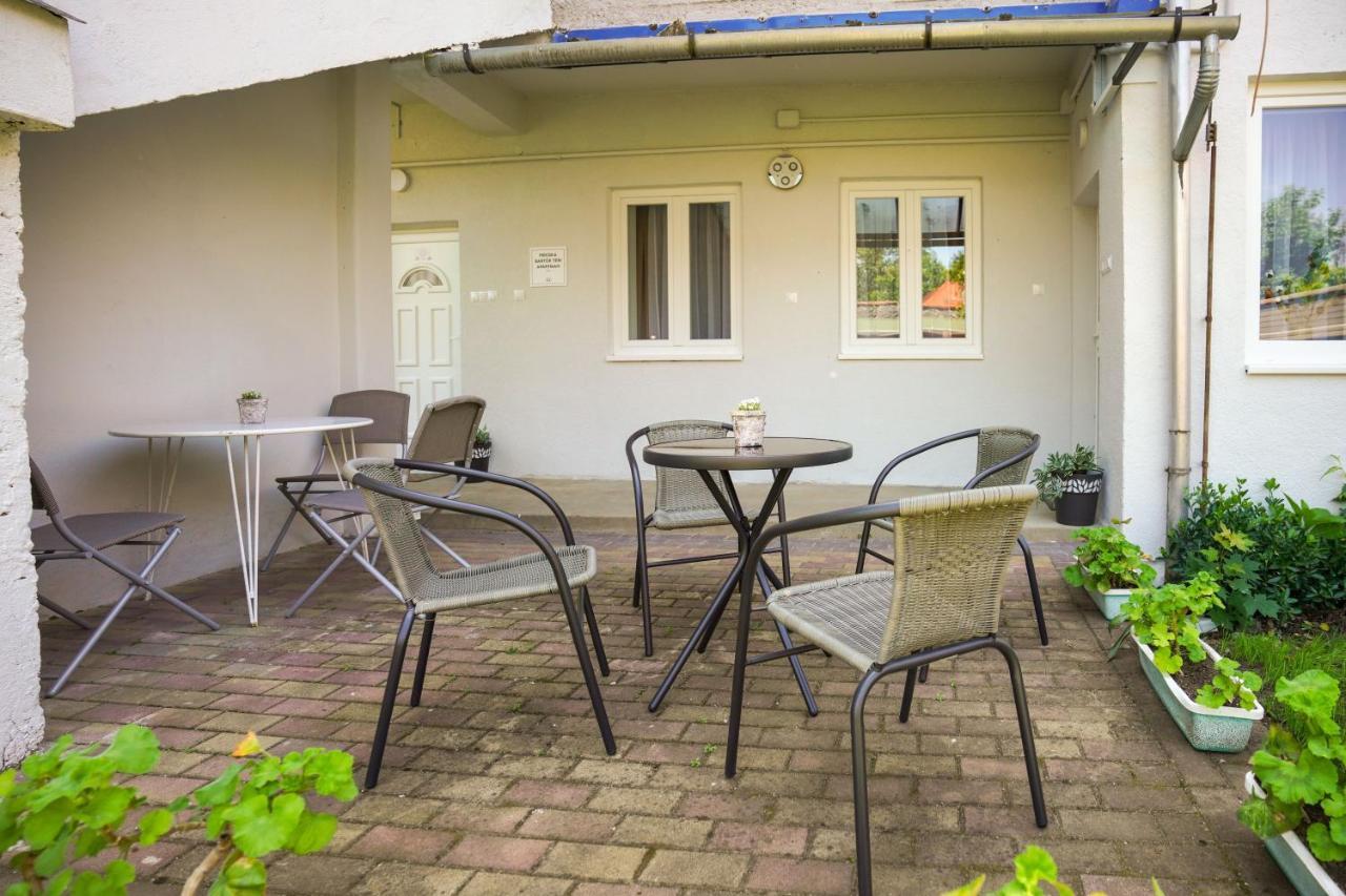 Piroska Bartokteri Apartman 02 เอ็กเกอร์ ภายนอก รูปภาพ