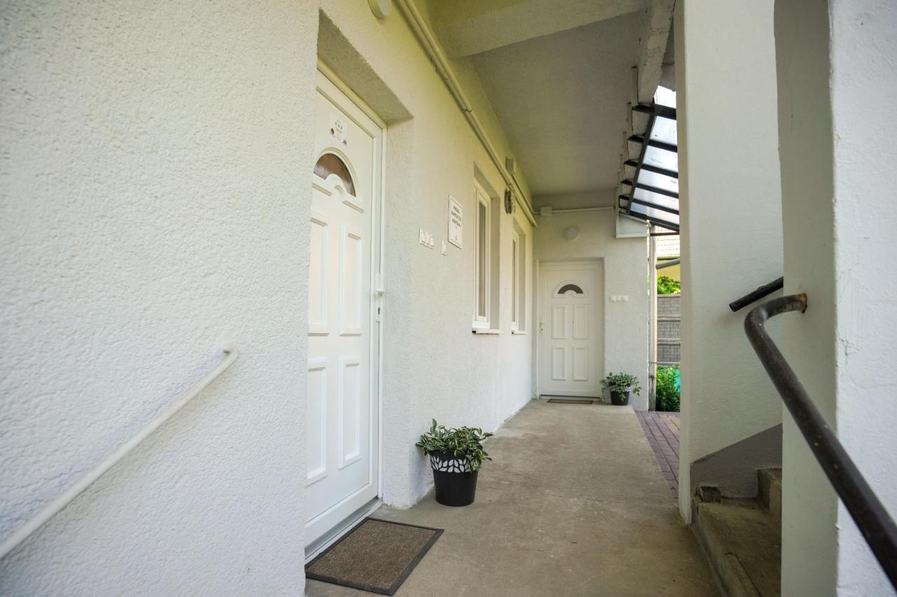 Piroska Bartokteri Apartman 02 เอ็กเกอร์ ภายนอก รูปภาพ